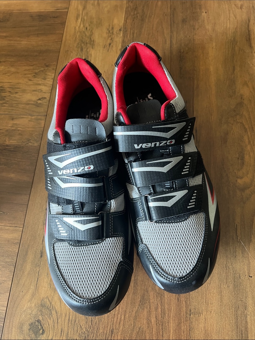 Venzo Men's Black, Gray and Red Cycling Shoes with Triple-Strap Closure